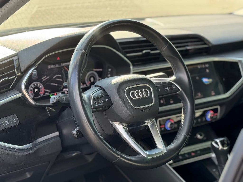 Audi Q3 35 tfsi * camera * matrix led * leer * keyless * trekhaak