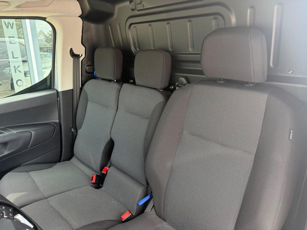 Toyota Proace city electric challenger 50 kwh