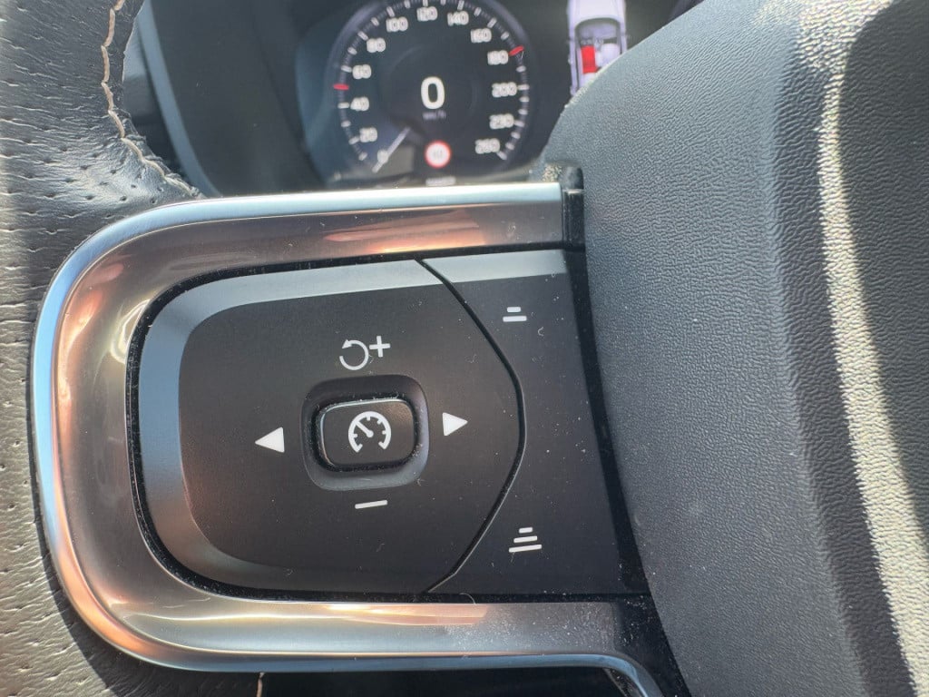 Volvo XC40 1.5 t4 recharge r-design expression