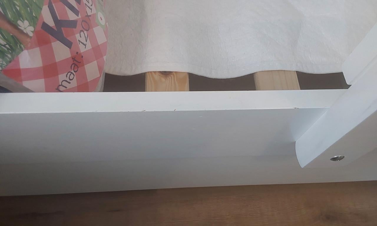 Compleet peuterbed met lade, matras, kussen, dekbed, hoeslakens,beschermers