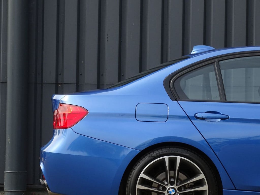BMW 3-serie 320i high executive m-sportpakket | 19"