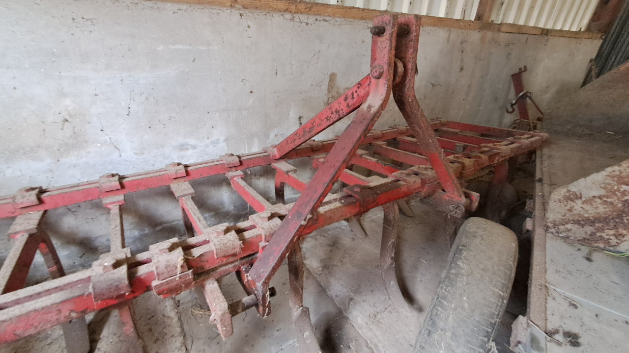 Vaste tand cultivator