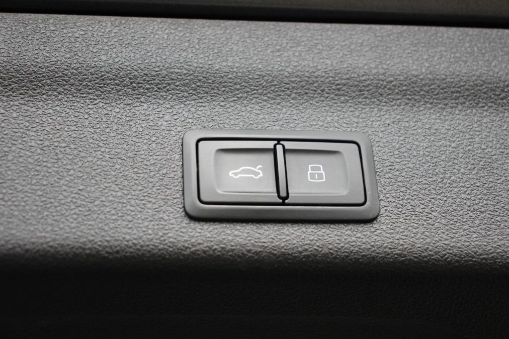 Audi A6 avant 55 tfsi e quattro s competition | rs stoelen | head up | memo