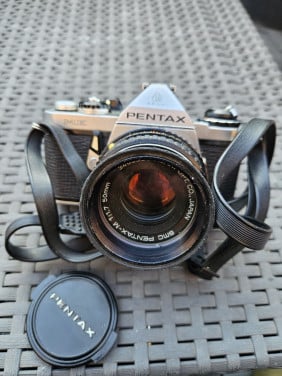 Analoge werkende Pentax asahi ME spiegelreflexcamera....