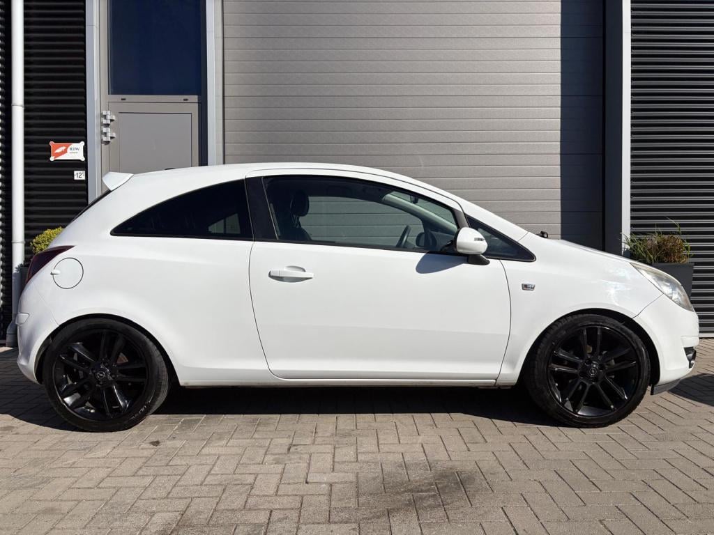 Opel Corsa 1.4-16v color edition/prachtige auto/lichtmetaal/multimedia/nap/