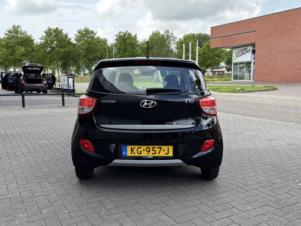 Hyundai I 10 1.0i i-motion comfort | cruise control | radio-cd/mp3 speler |