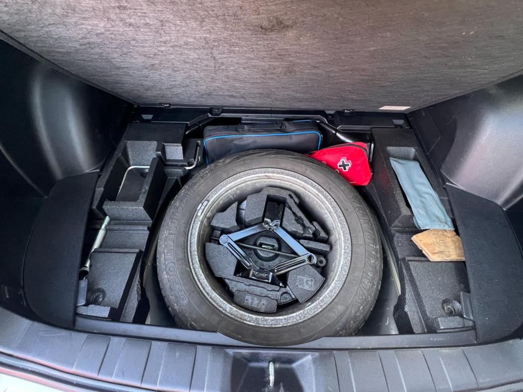 Subaru Forester 2.0 xs 40 year edition, panodak, trekhaak enz...