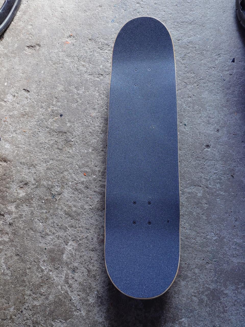 Skateboard Globe met beschermset Nijdam maat S