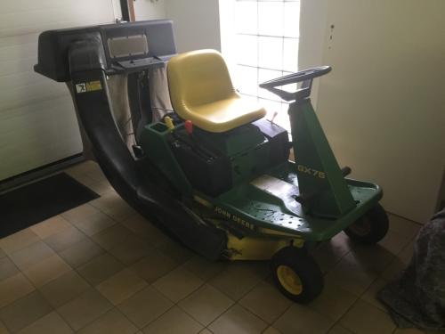 Zit/ grasmaaier.  JONH DEERE  type G X 75. MAG PROEFMAAIEN?