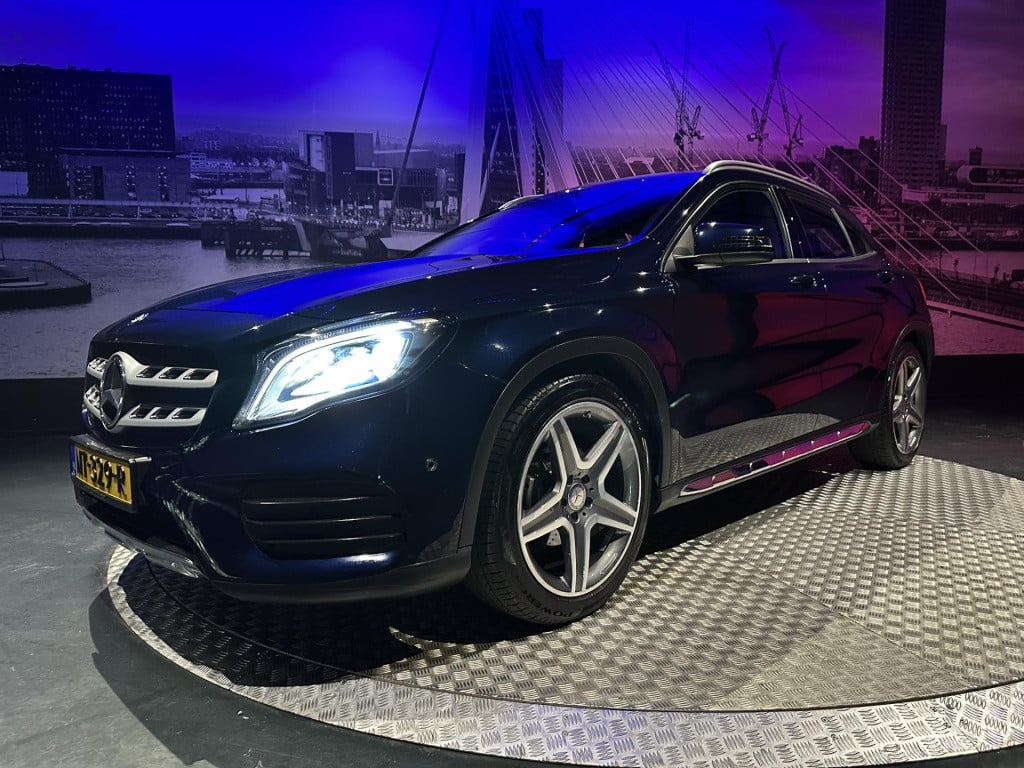 Mercedes-Benz Gla-klasse 180 business solution amg *camera*trekhaak*