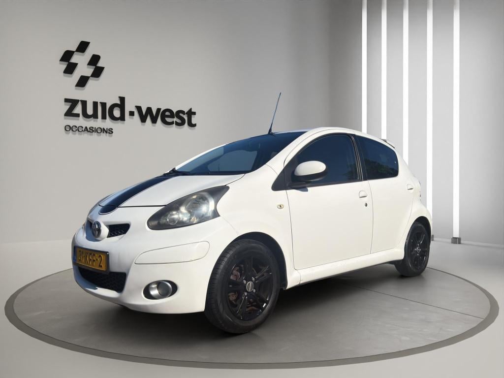 Toyota Aygo 1.0-12v xcite white airco 5 deurs leder