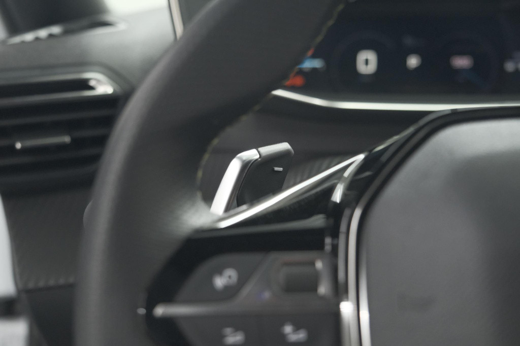 Peugeot 2008 puretech 130 eat8 gt | camera | apple carplay | parkeersensore