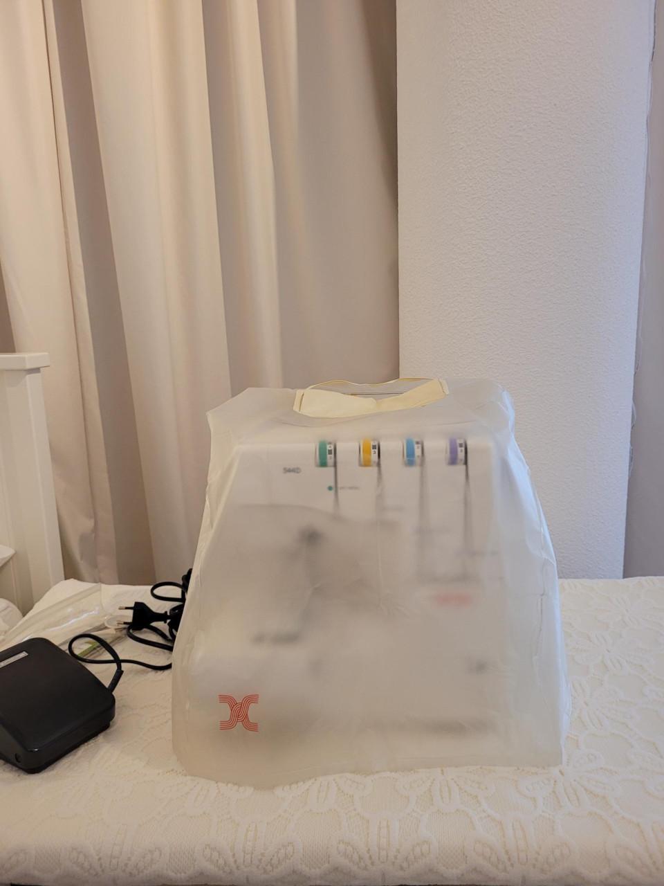 ELNA lockmachine D544 – Zeer eenvoudig in te rijgen