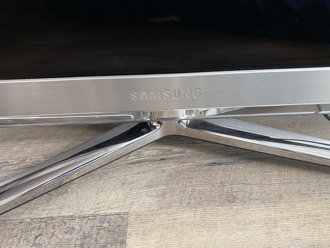 40 inch Samsung tv (Samsung UE40C8700)