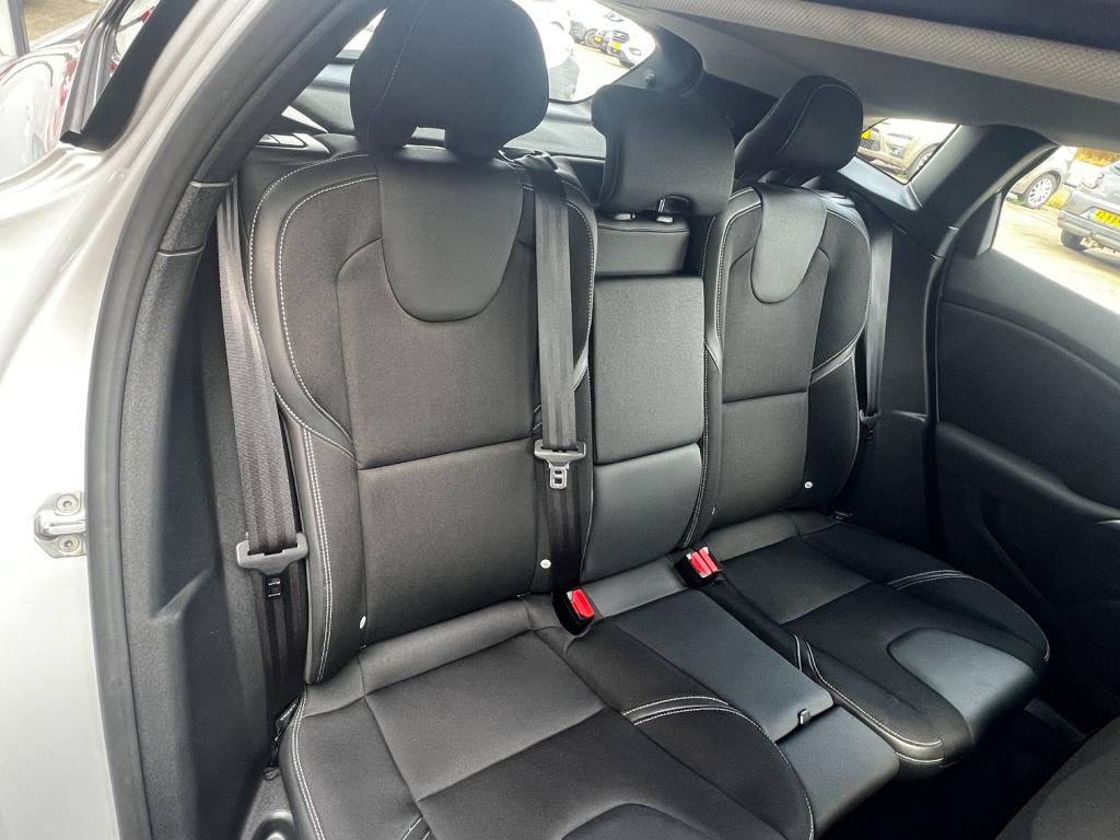 Volvo V40 2.0 t2 momentum, navi, afn. trekhaak enz...
