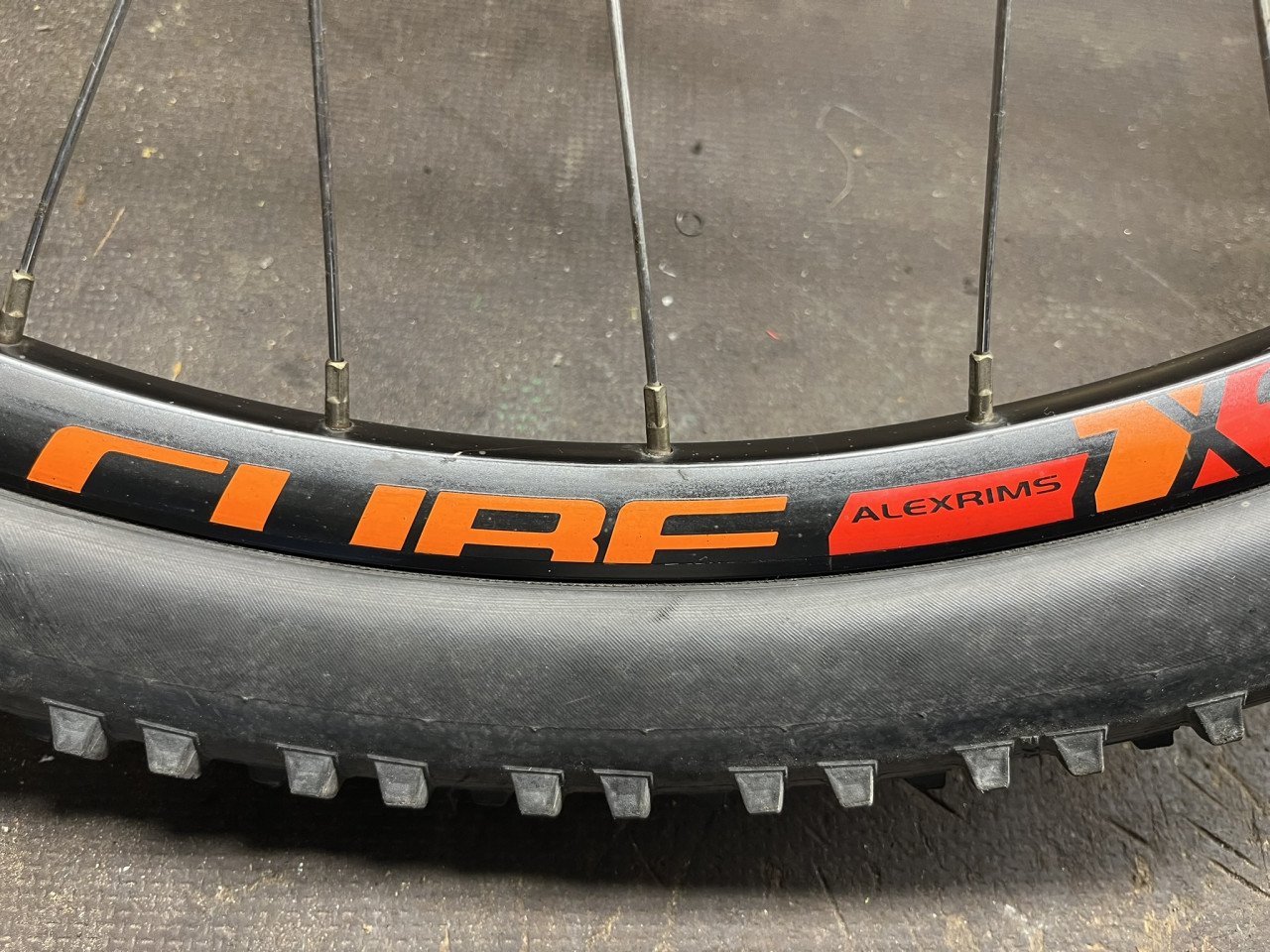 Voor en achterwiel  CUBE mountainbike