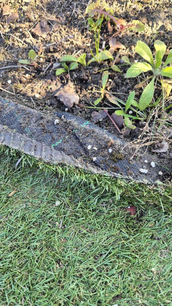 Plusminus 45 m² kunstgras met worteldoek