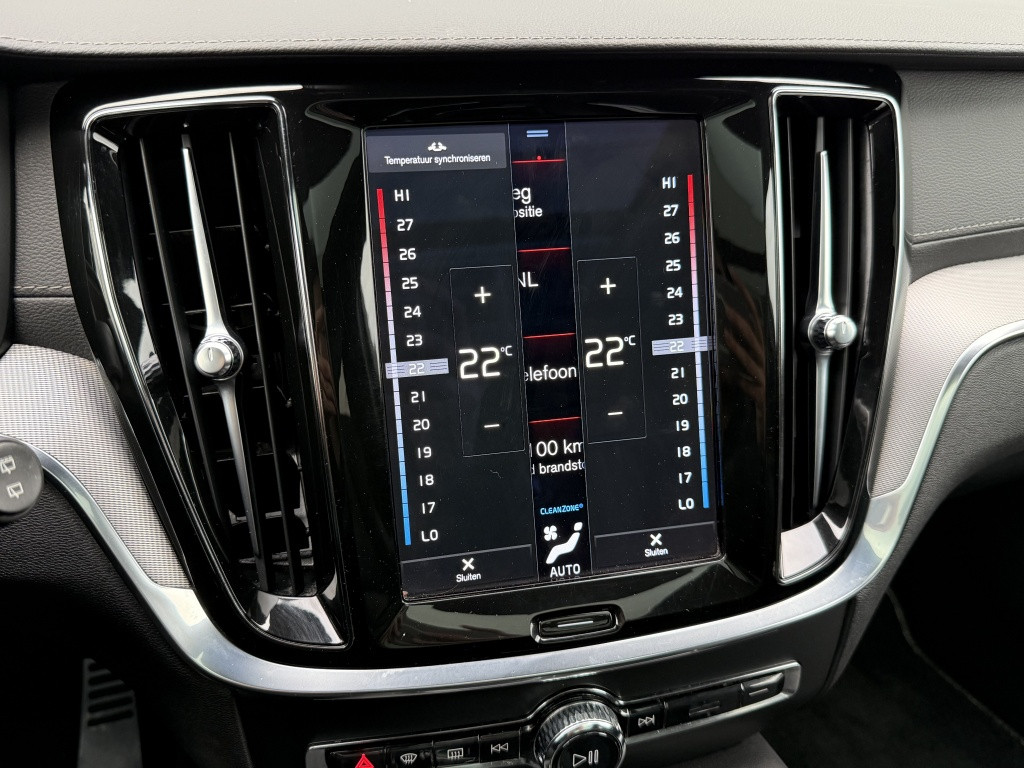 Volvo V60 t6 340pk recharge r-design| panodak| adap.cruise| 360camera| tre