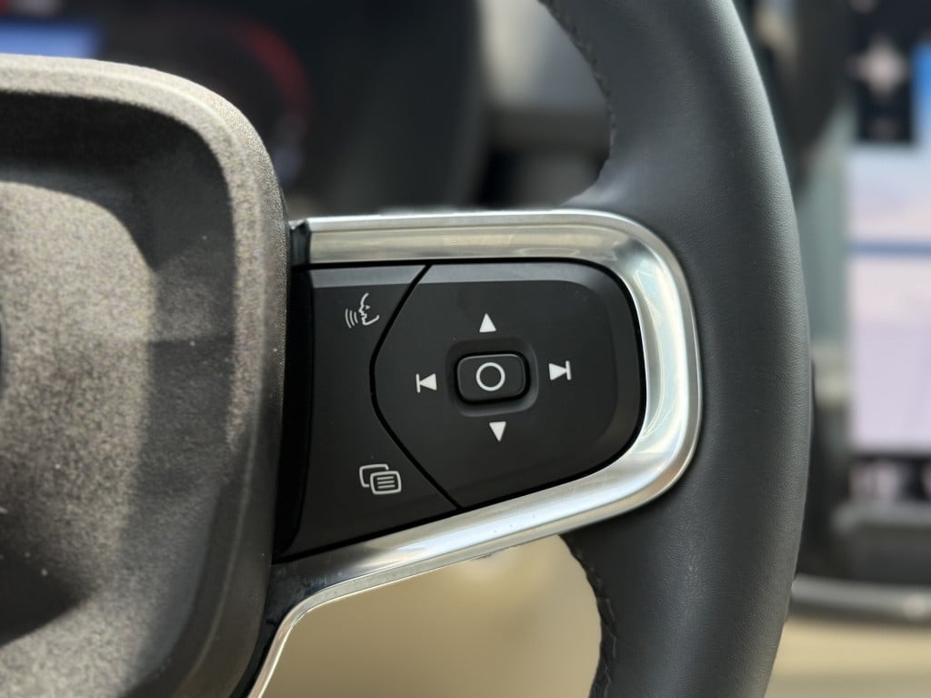 Volvo XC40 t4 211pk recharge ultimate dark| full options !!