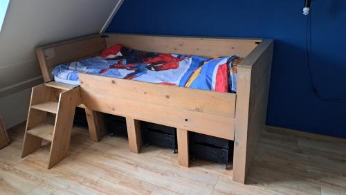 Steigerhouten bed