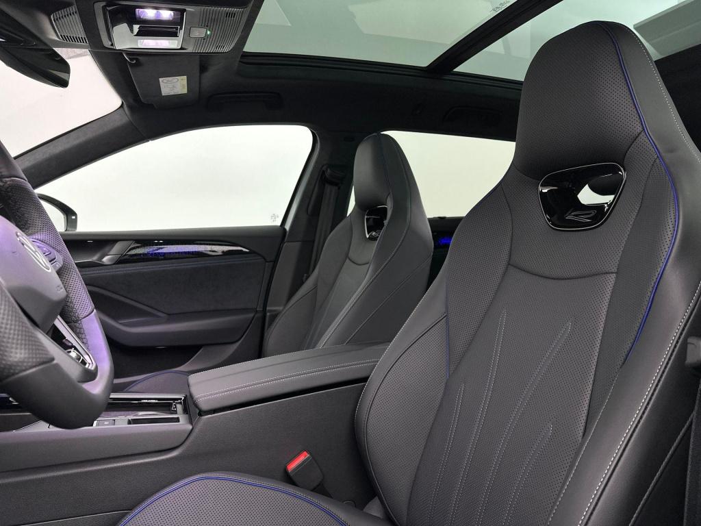 Volkswagen Passat r-line edition plug in hybride 204 pk black style plus pa
