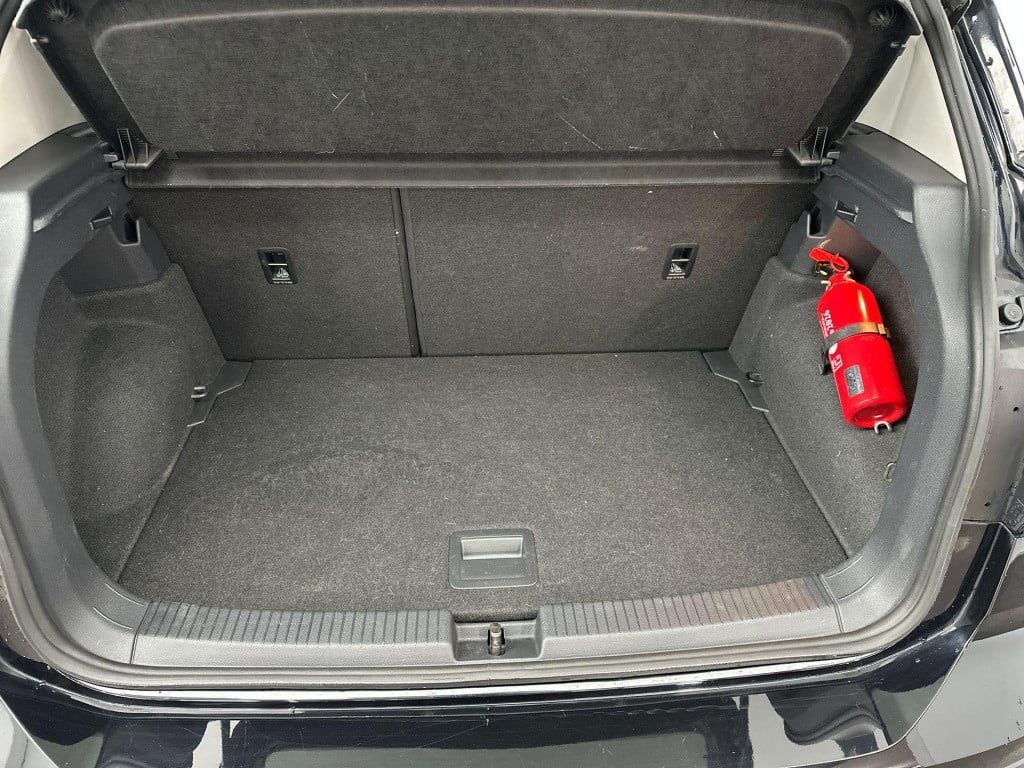Volkswagen T-cross 1.0 tsi united beats camera lane