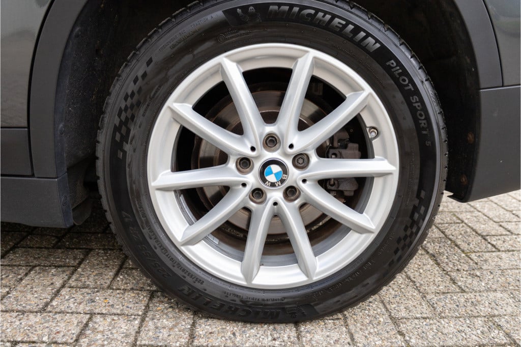 BMW X1 xdrive25e ✅trekhaak✅nav✅cc