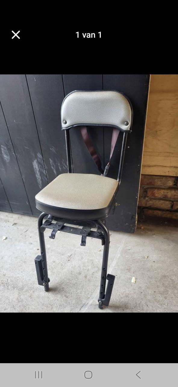 Fietsstoeltje achter.