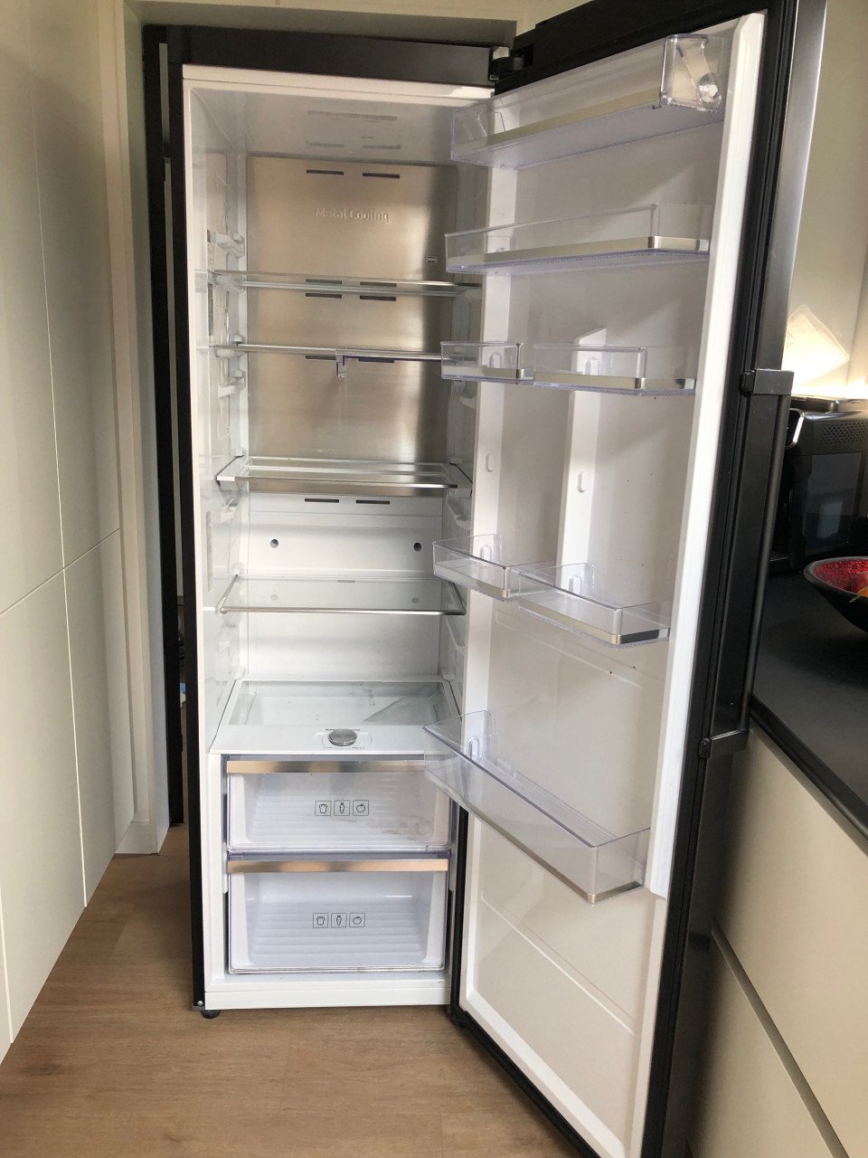 Koelkast vrijstaand 387 liter Samsung,als nieuw, moet weg ivm nieuwe keuken