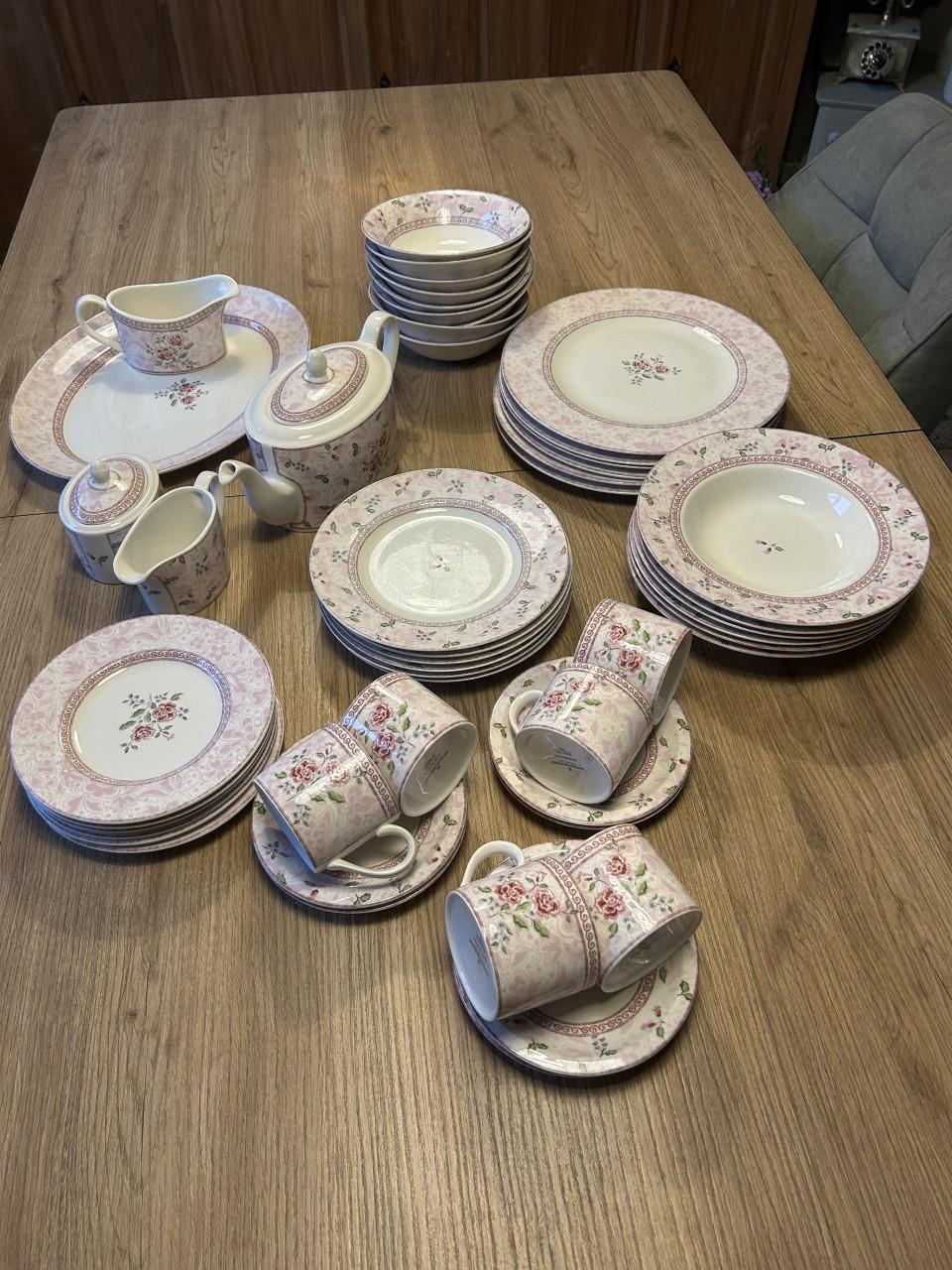 Servies Rose Damask van Johnson Brothers