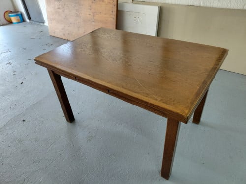 Uitschuifbare houten eettafel
