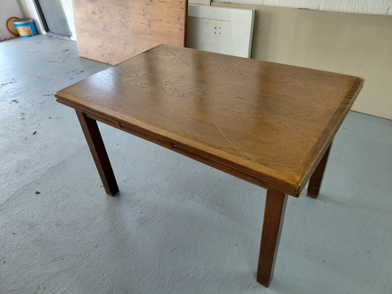 Uitschuifbare houten eettafel