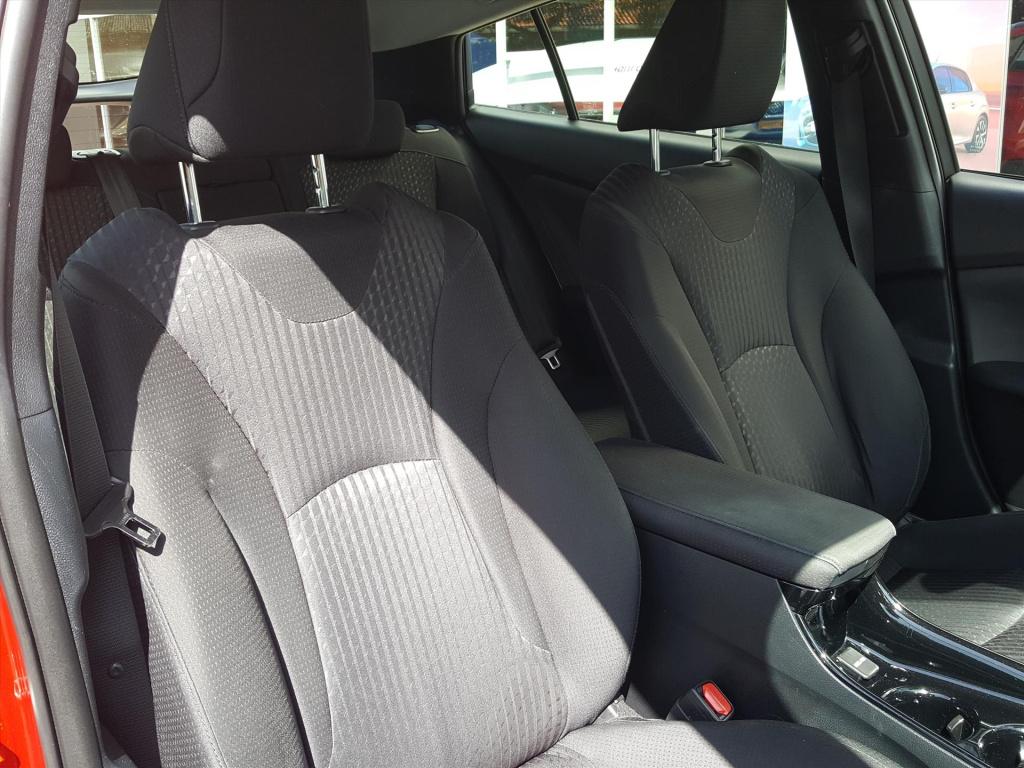 Toyota Prius 1.8 full hybrid 122pk aut active | navi | bt | cruise & climat