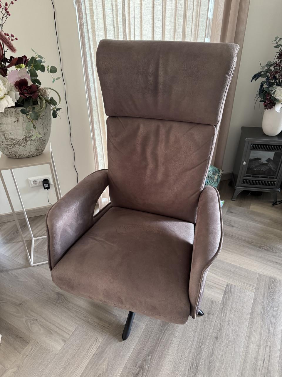 2 verstelbare relaxstoelen