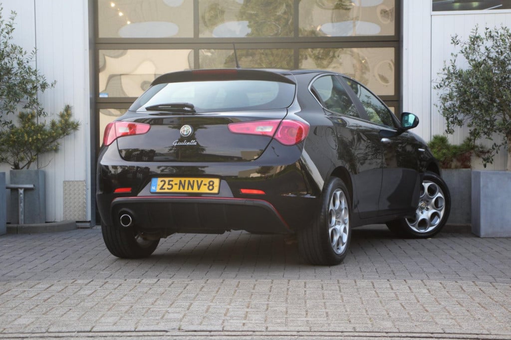 Alfa Romeo Giulietta 1.4 t distinctive - airco - cruise control -dealer oh!