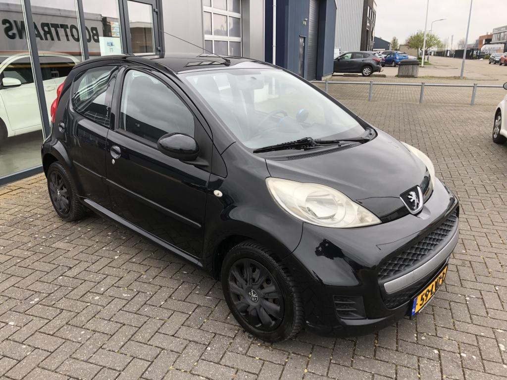Peugeot 107 1.0-12v urban move