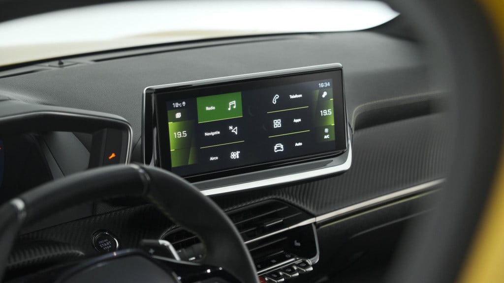 Peugeot 208 puretech 100 eat8 gt-line | trekhaak | adaptieve cruise control