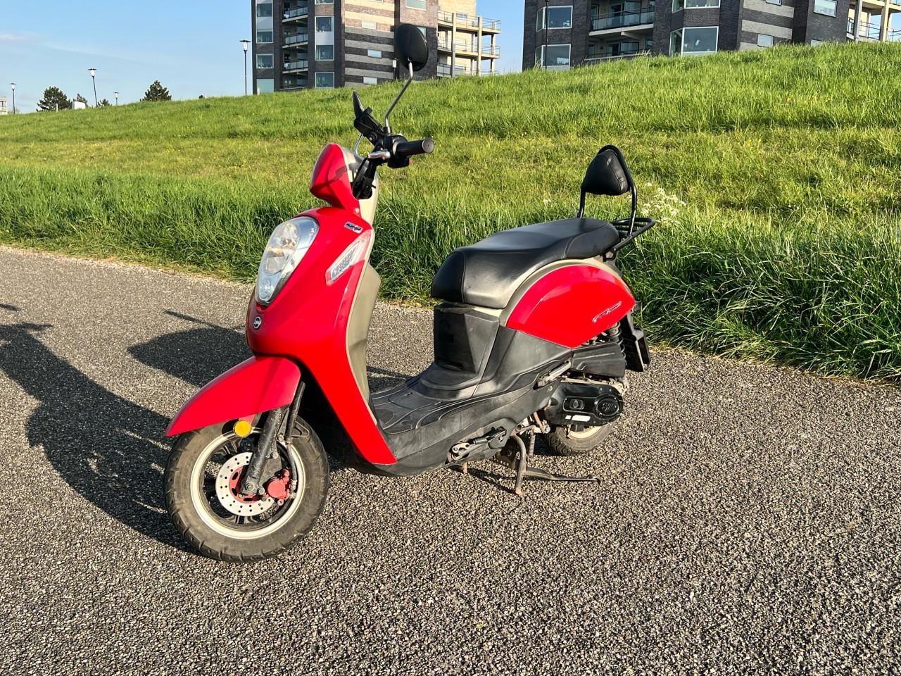 SYM Mio 50i scooter 2018 |11.299 km | Dealer onderhouden
