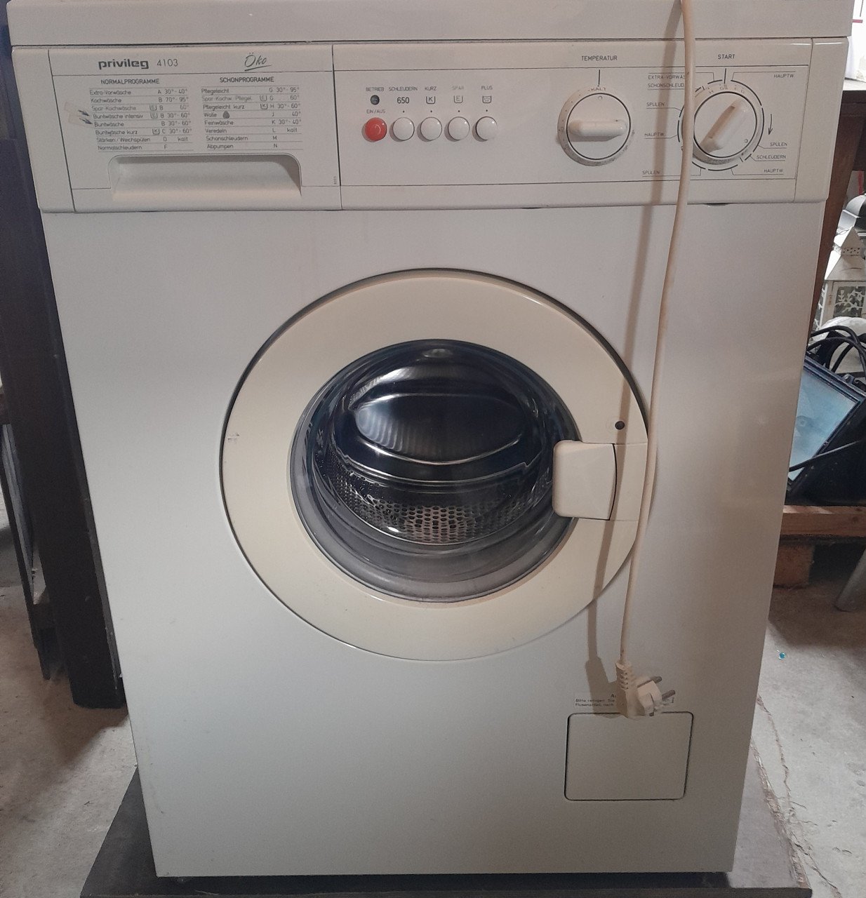 I.g.st.z. wasmachine   merk: öke( inhoud 5 kg) div programma's/temperaturen
