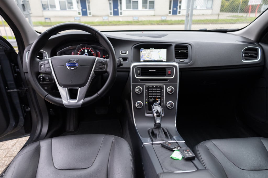 Volvo V60 2.0 t4 190pk summum ✅1jaarbovag✅nav✅leer✅schuifdak✅trekhaak