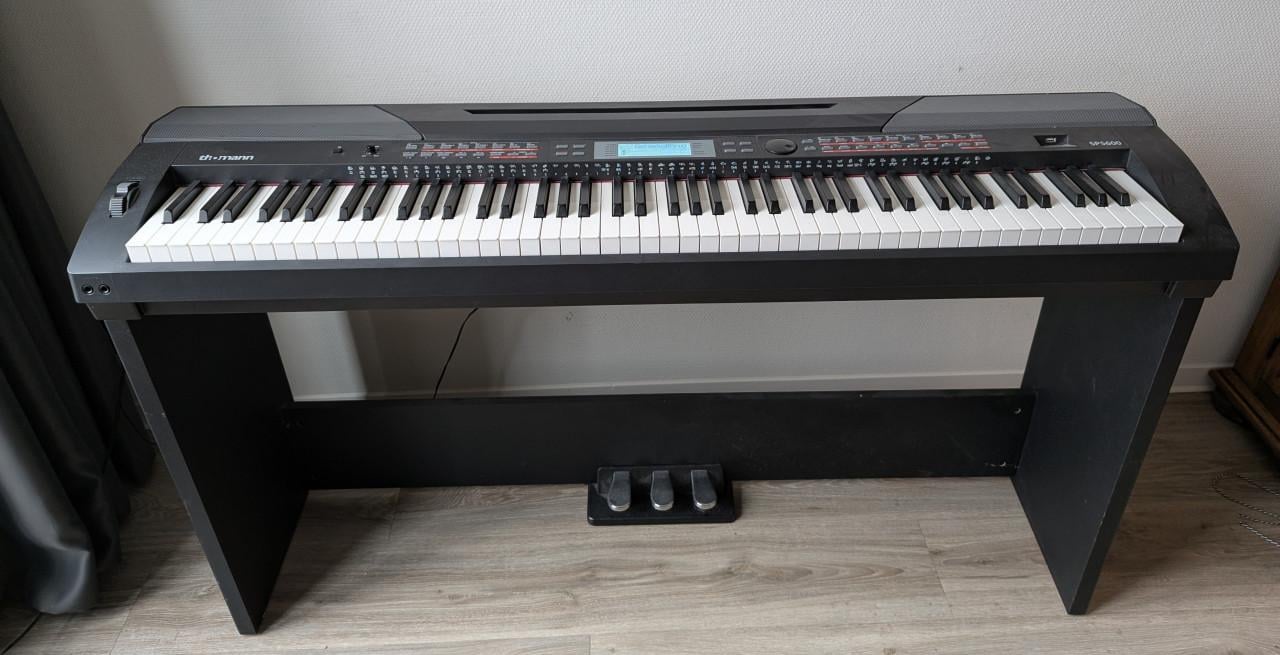 Thomann SP-5600 + standaardmeubel