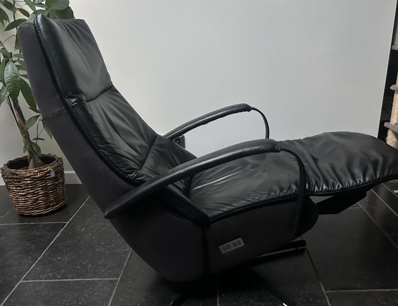 Prominent Humberto Tan relax fauteuil, izgs