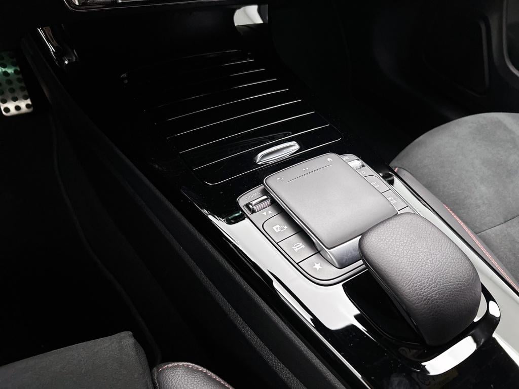 Mercedes-Benz Cla shooting brake 180 amg line | trekhaak | sfeerverlichting
