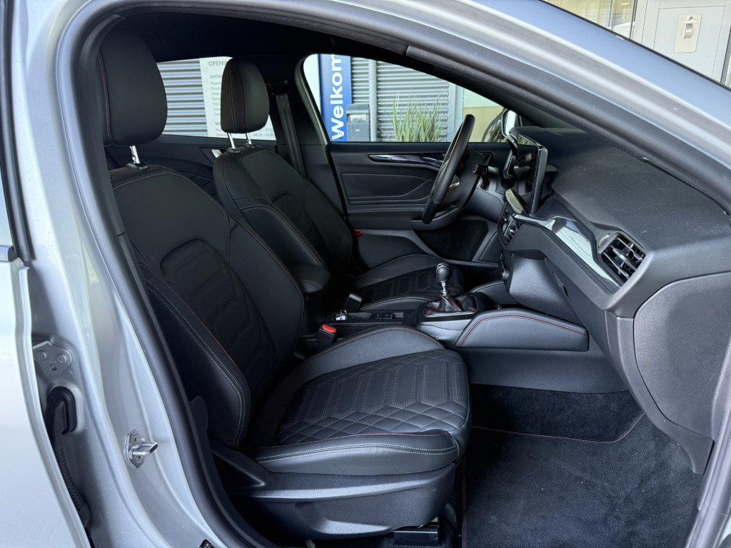 Ford Focus wagon 1.0 ecoboost hybrid st line x | leder interieur | draadloo