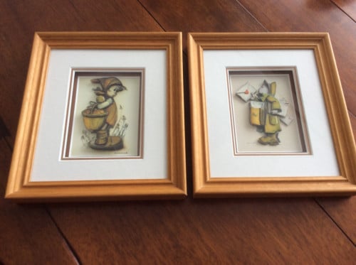 2 Houten lijstjes met 3-dimensionale afbeelding van een Hummeltje.