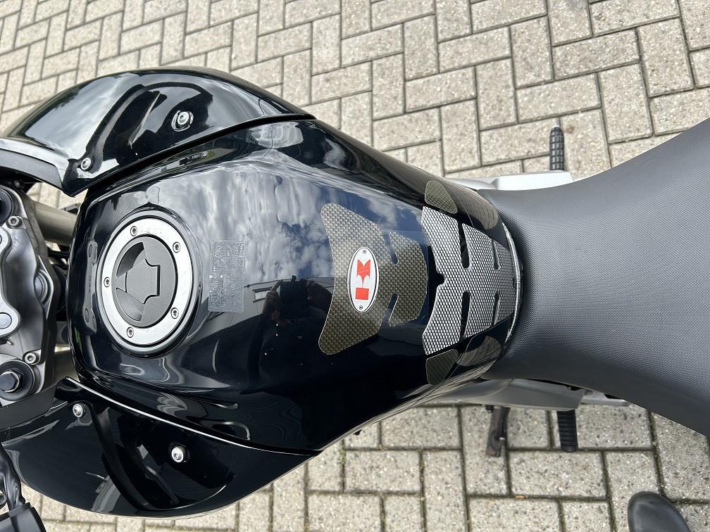 Kawasaki Versys 650 uit 2007, kofferset, handguards, valprotectie etc €2695