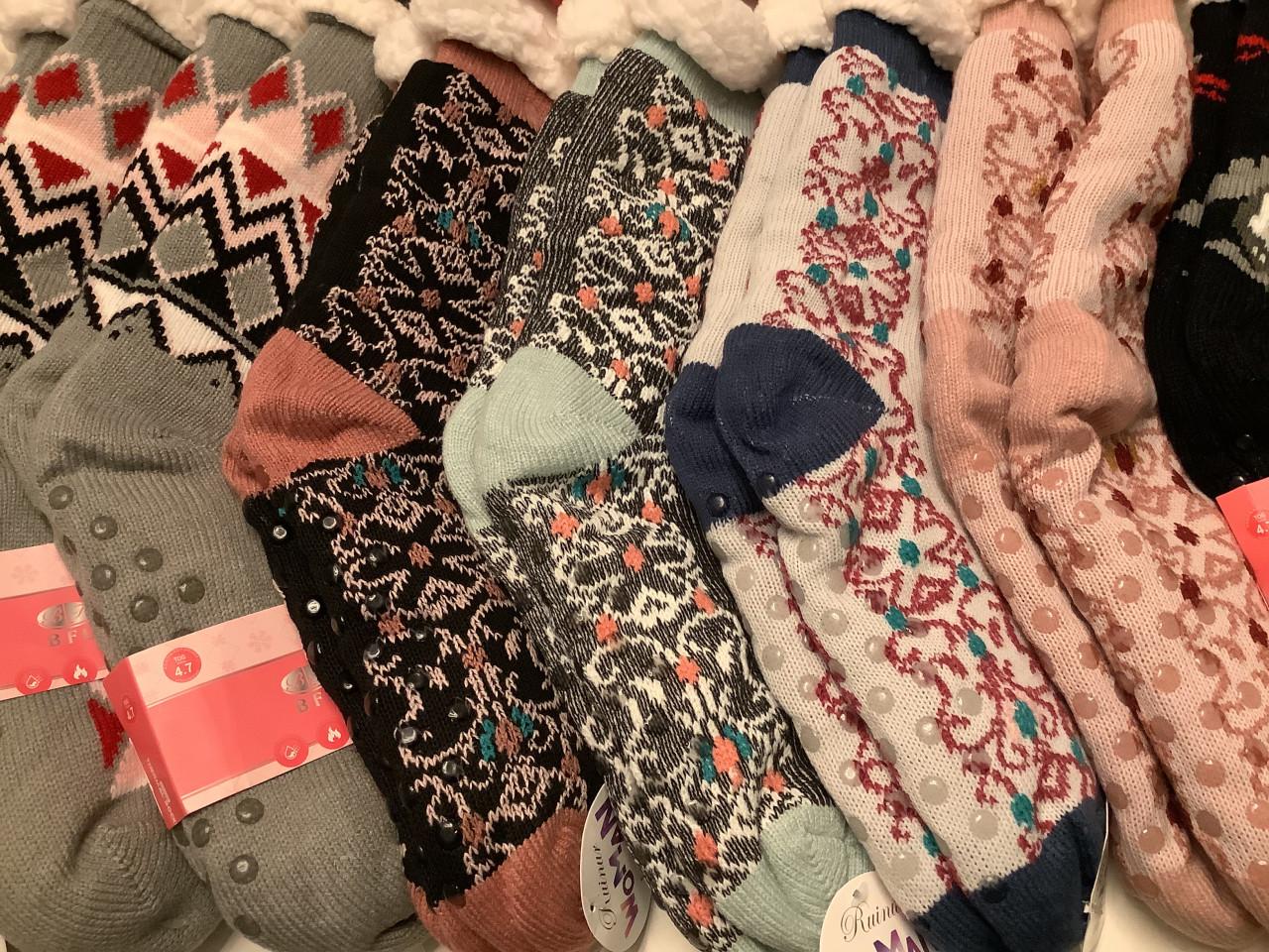 Partij leuke fluffy huissokken. ( partij 242)