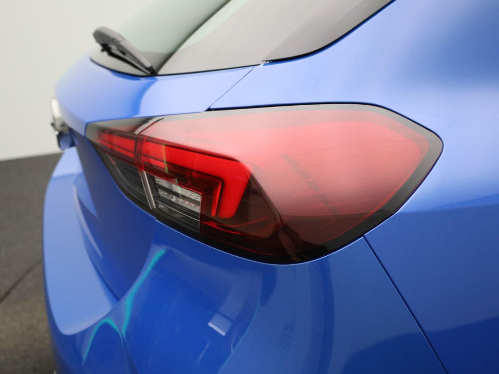 Opel Corsa 1.2 gs line | lmv | parkeer sensoren | half leder | dab | camera