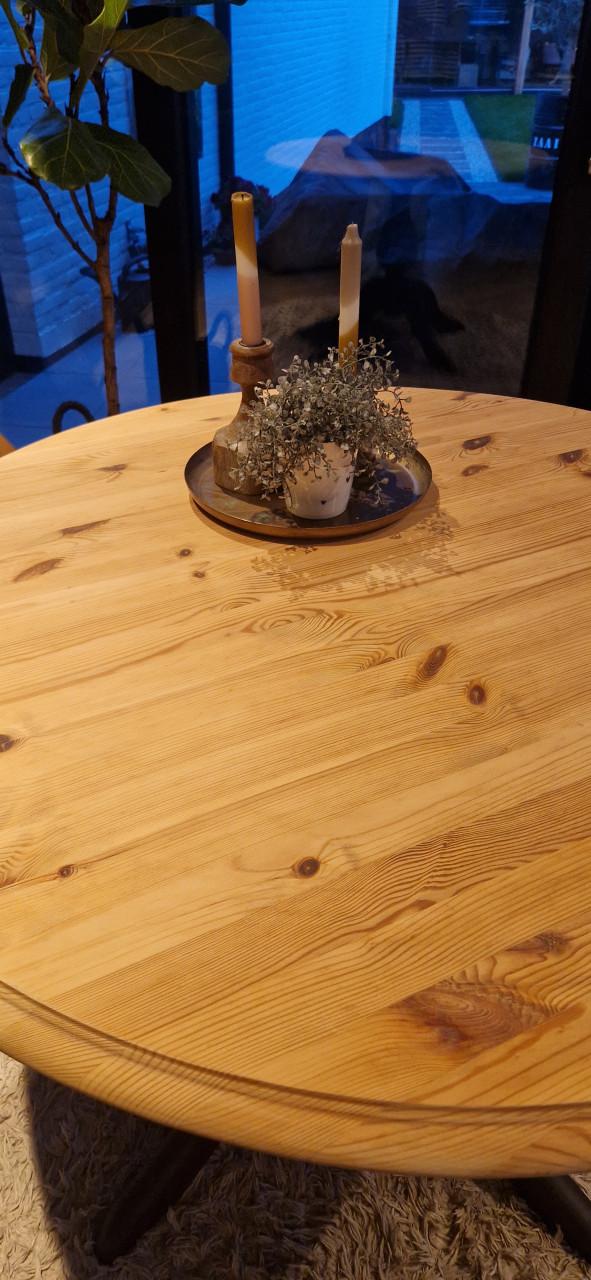 Mooie ronde massief houten eettafel
