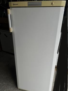 Ruime koelkast 150x60 cm. 278 liter schoon en netjes